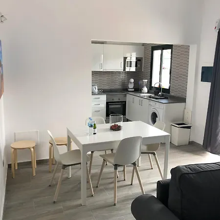 Luxury Sea Front בית נופש *